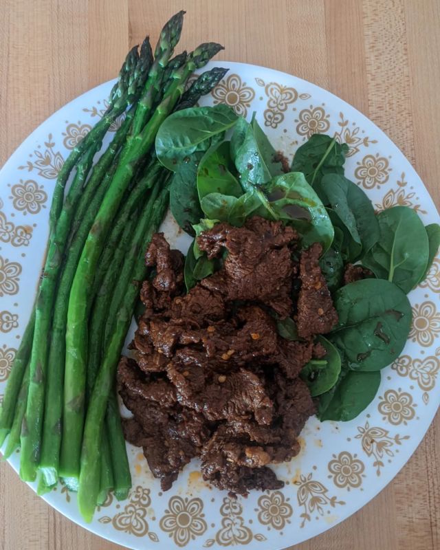 Prepare to be spammed by asparagus dishes! With the addition of some local beef tenderloin with a spicy rub and spinach and self seeded lettuce from the hoophouse with a balsamic dressing! Love this time of year! #scotiandiet